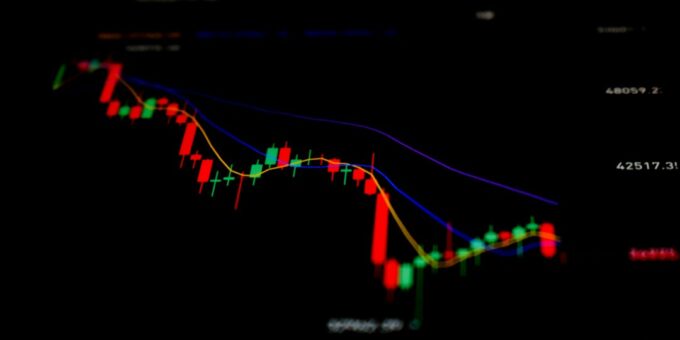Building a Resilient Portfolio: The家里有粮 Strategy for Defensive Stocks